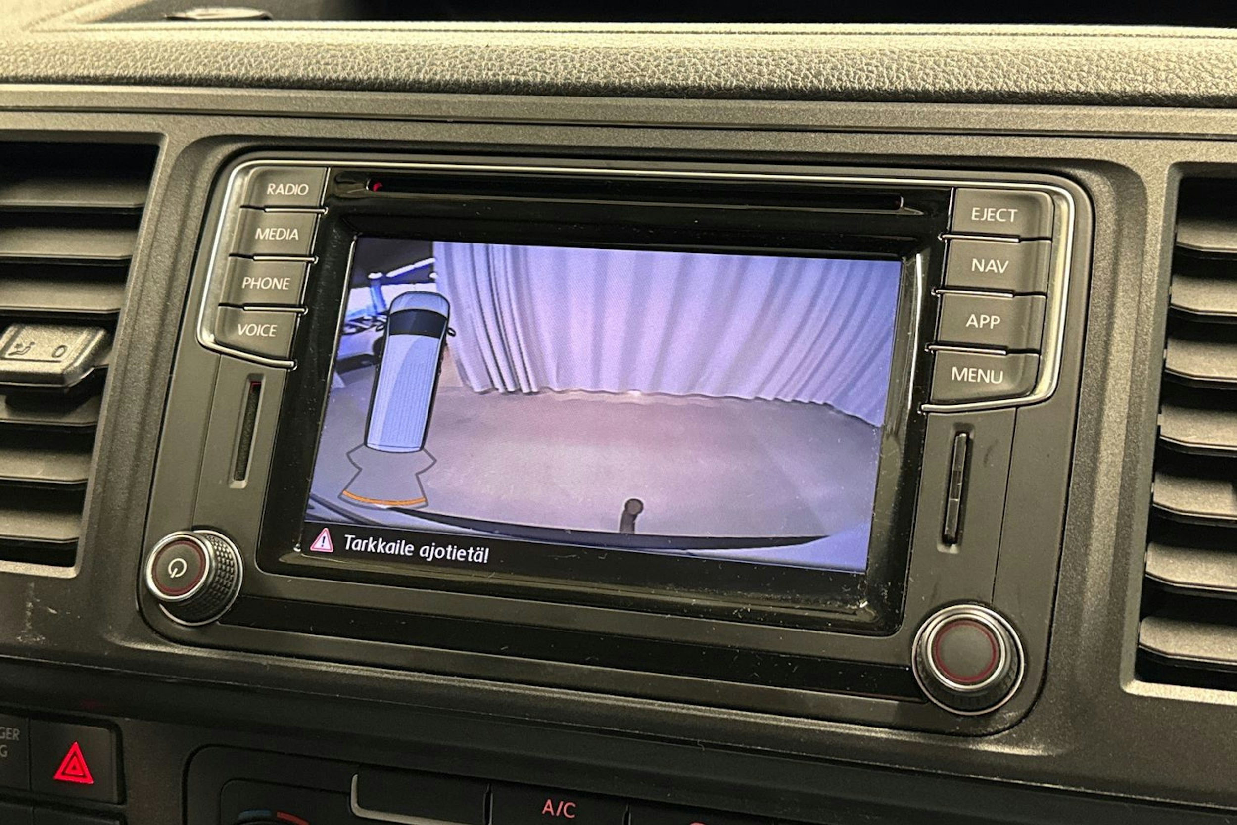 valkoinen Volkswagen Transporter 2018 kuva 19.