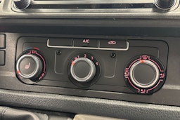 valkoinen Volkswagen Transporter 2018 kuva 20.