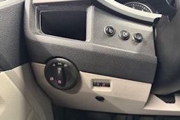 valkoinen Volkswagen Transporter 2018 kuva 22.