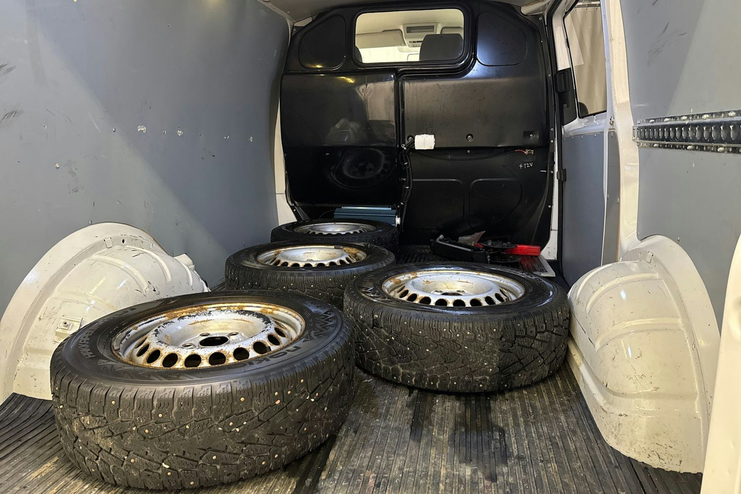 valkoinen Volkswagen Transporter 2018 kuva 26.