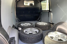 harmaa Volkswagen Transporter 2018 kuva 12.