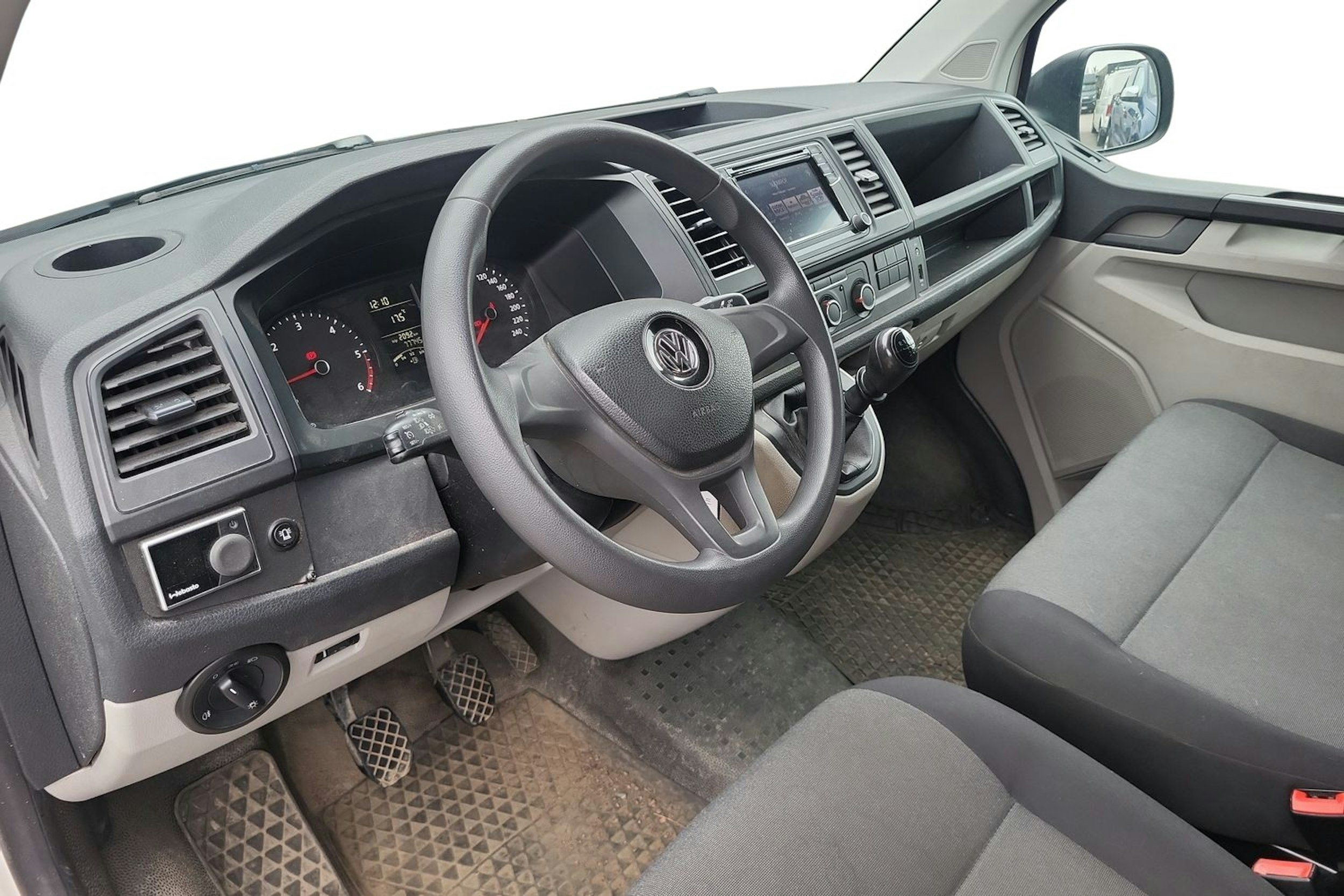 Valkoinen Volkswagen Transporter 2018 kuva 3.