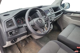 Valkoinen Volkswagen Transporter 2018 kuva 3.