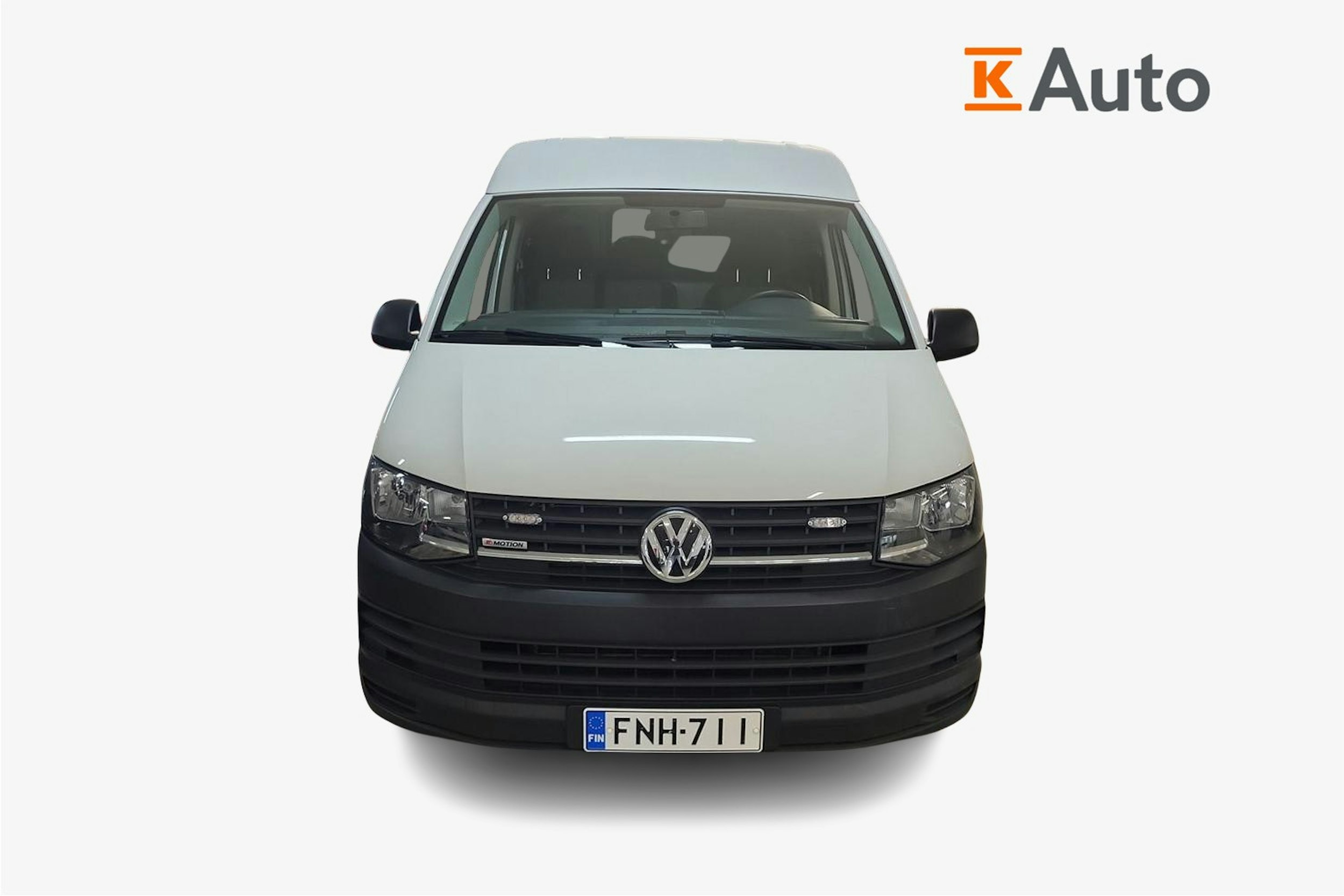 Valkoinen Volkswagen Transporter 2018 kuva 4.