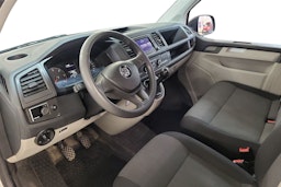 Valkoinen Volkswagen Transporter 2018 kuva 6.