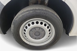 Valkoinen Volkswagen Transporter 2018 kuva 9.
