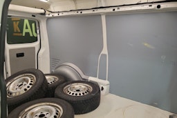 Valkoinen Volkswagen Transporter 2018 kuva 11.
