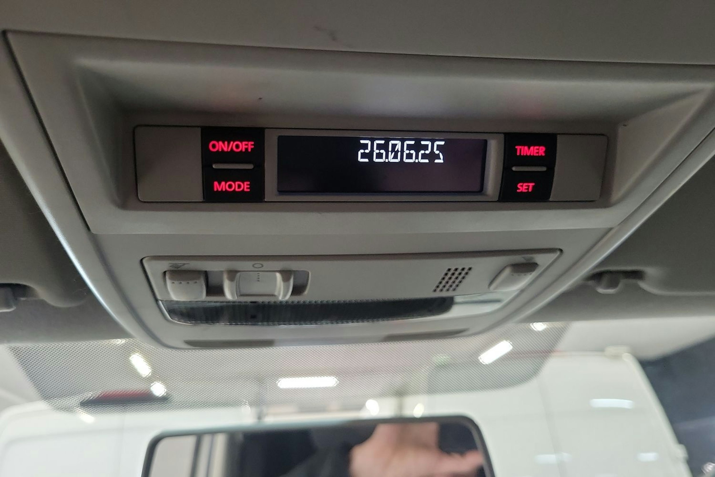 Valkoinen Volkswagen Transporter 2018 kuva 14.