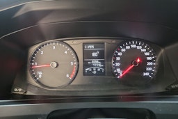 Valkoinen Volkswagen Transporter 2018 kuva 16.