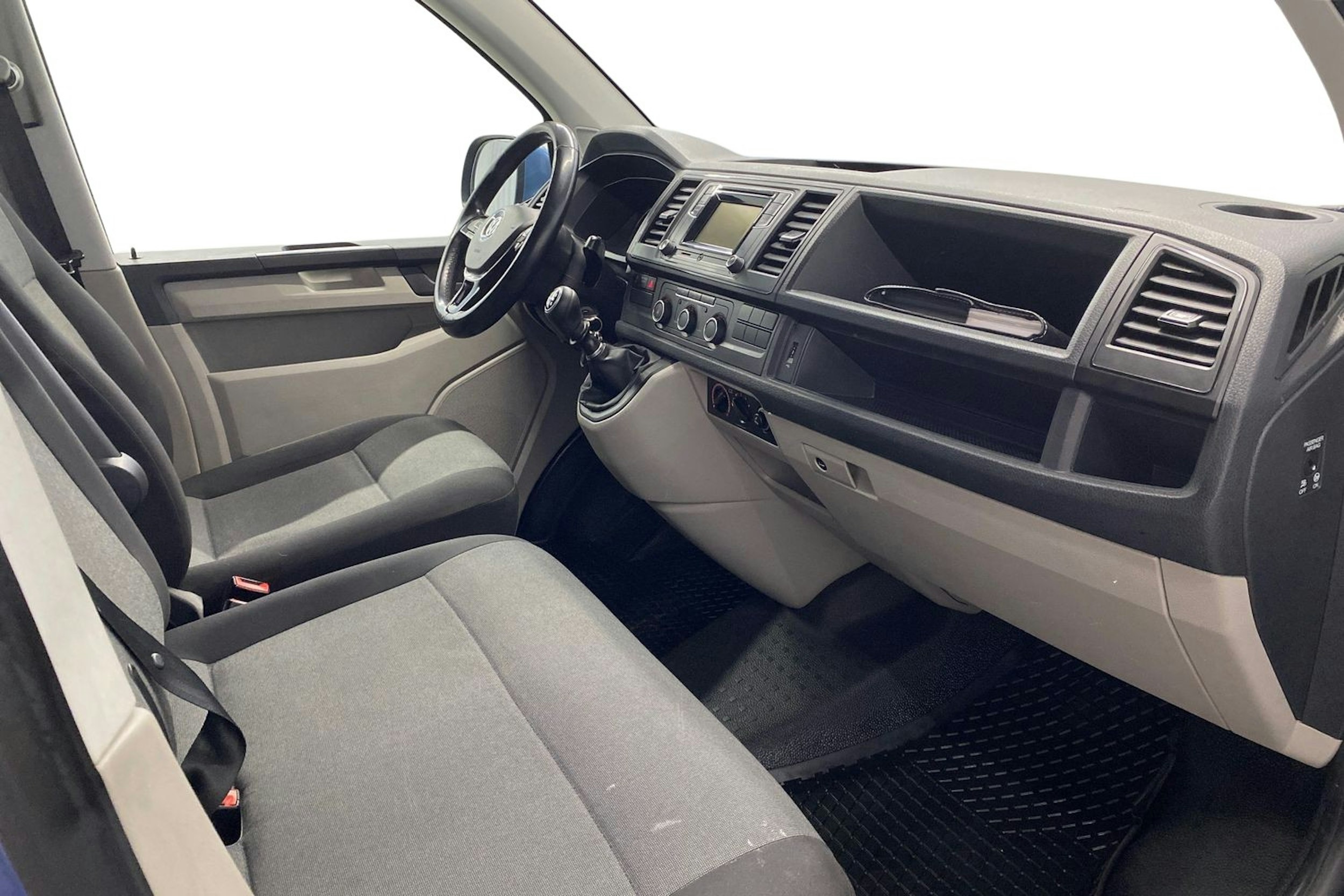 sininen Volkswagen Transporter 2018 kuva 9.