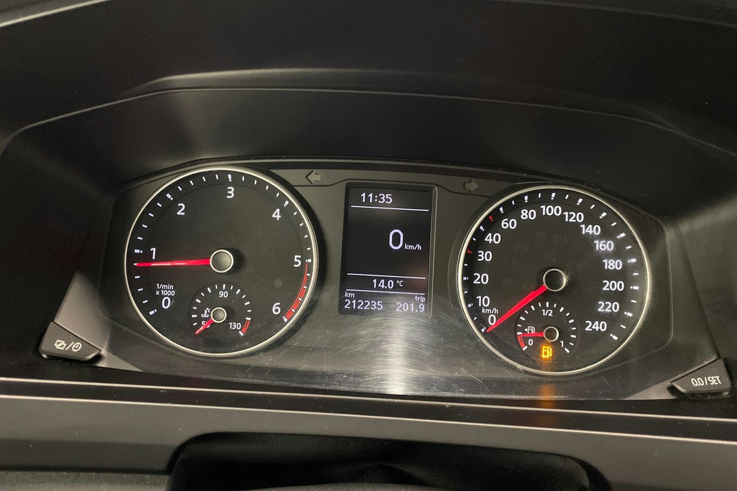 sininen Volkswagen Transporter 2018 kuva 14.