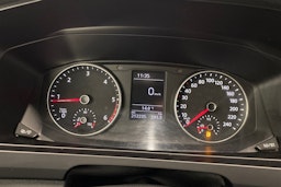 sininen Volkswagen Transporter 2018 kuva 14.