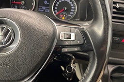 sininen Volkswagen Transporter 2018 kuva 16.