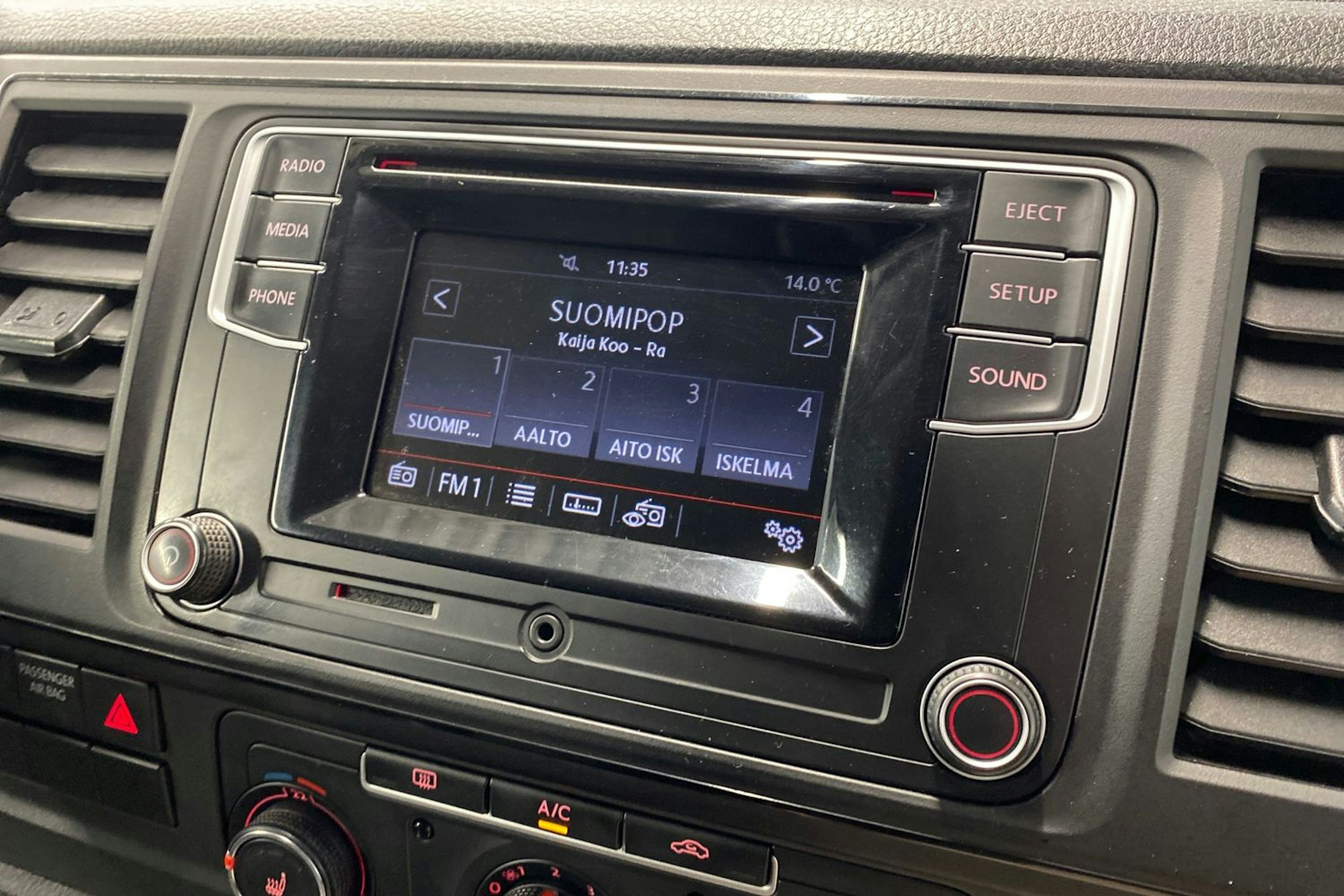 sininen Volkswagen Transporter 2018 kuva 17.