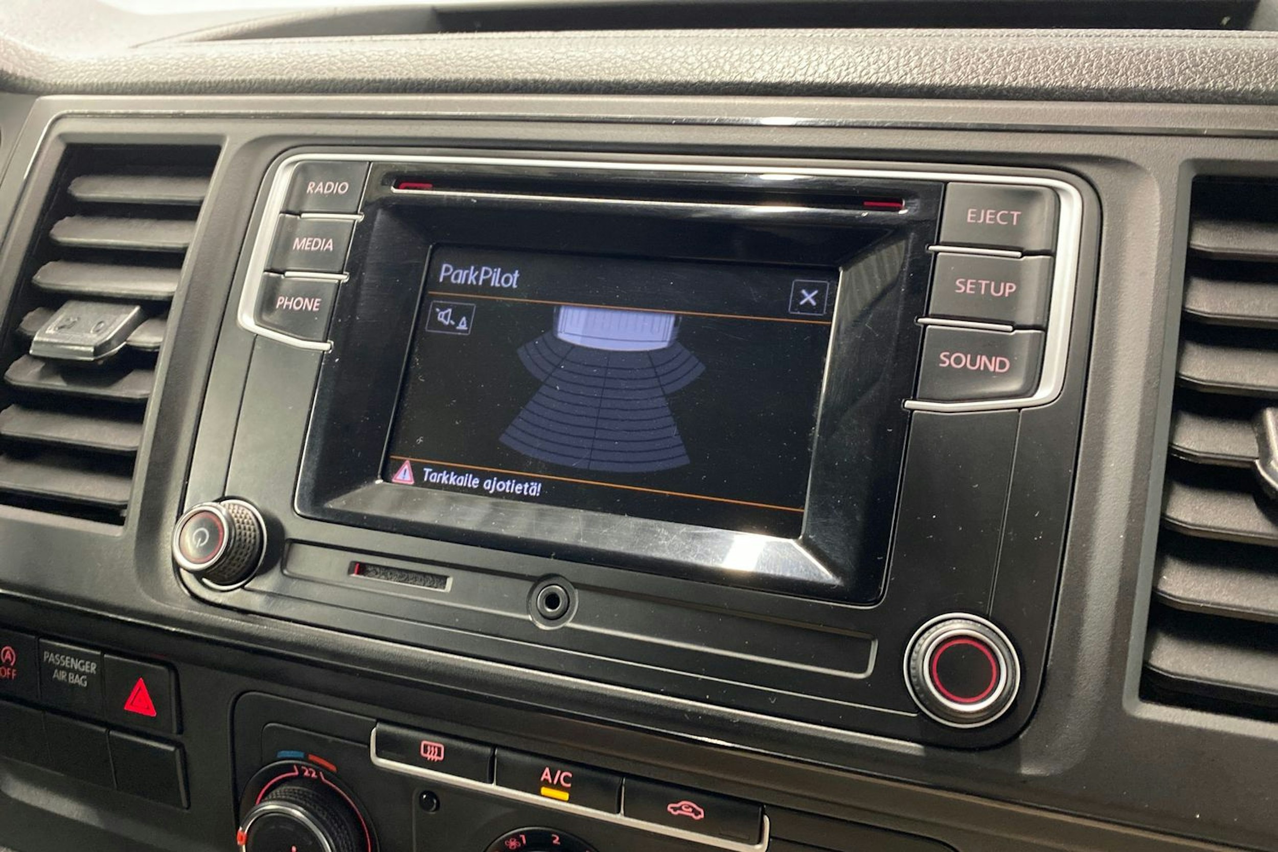 sininen Volkswagen Transporter 2018 kuva 18.