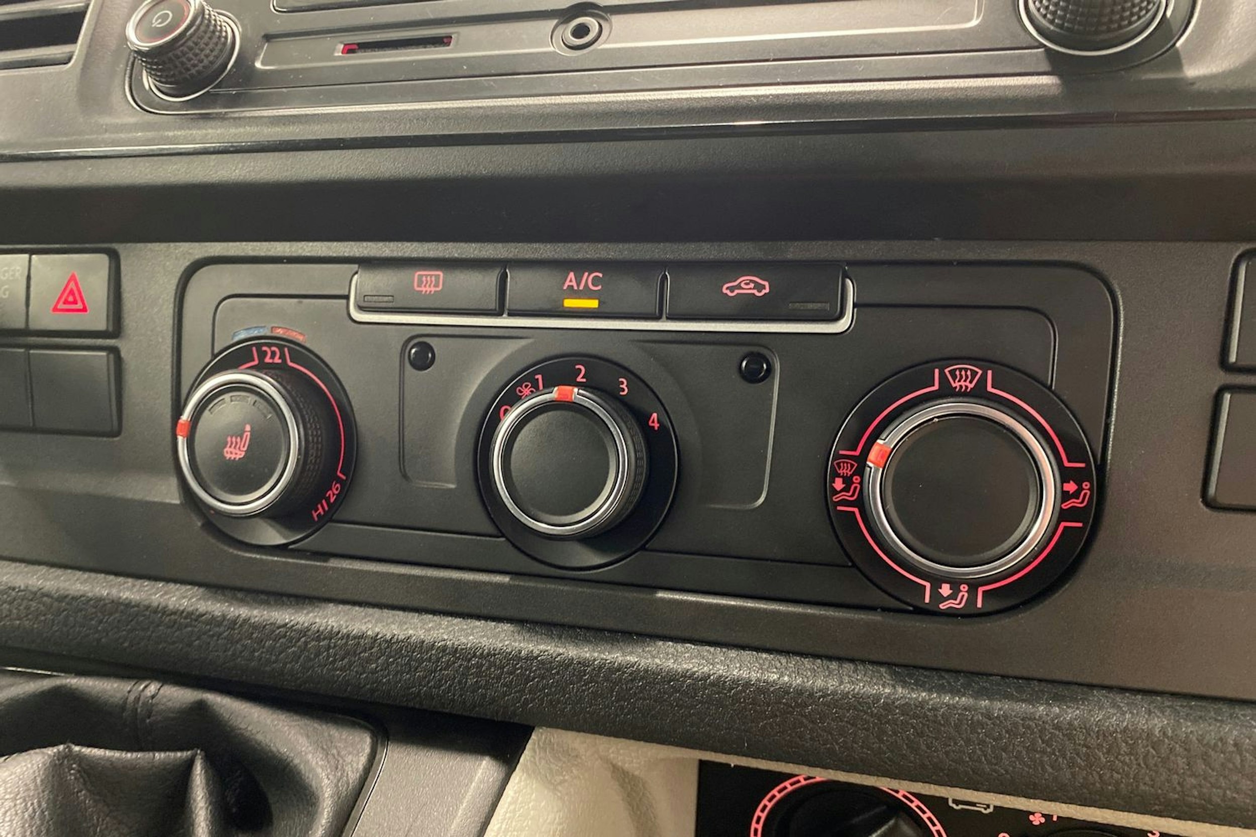 sininen Volkswagen Transporter 2018 kuva 19.