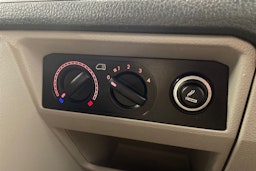 sininen Volkswagen Transporter 2018 kuva 21.