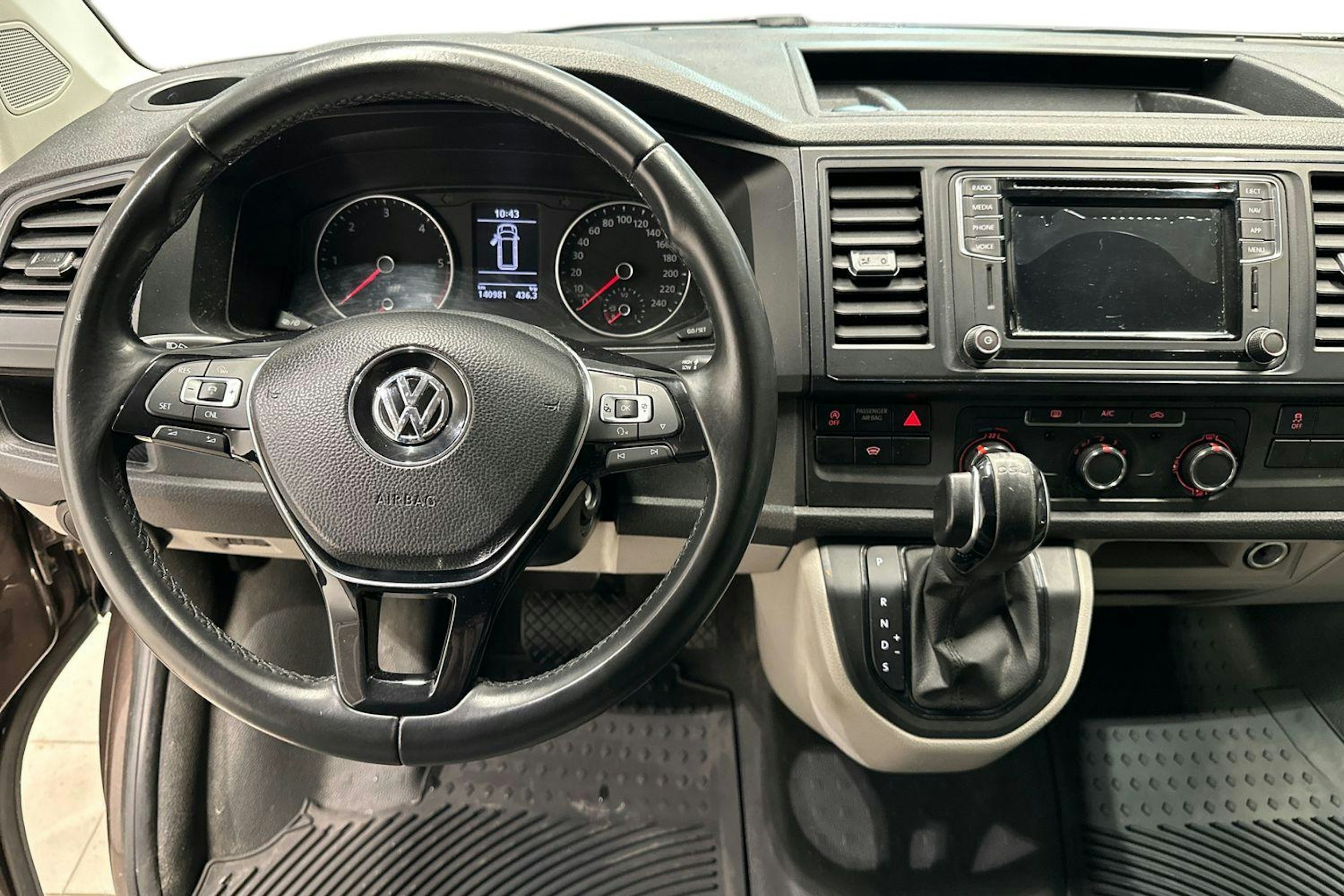 Ruskea (beige) Volkswagen TRANSPORTER 2018 kuva 9.