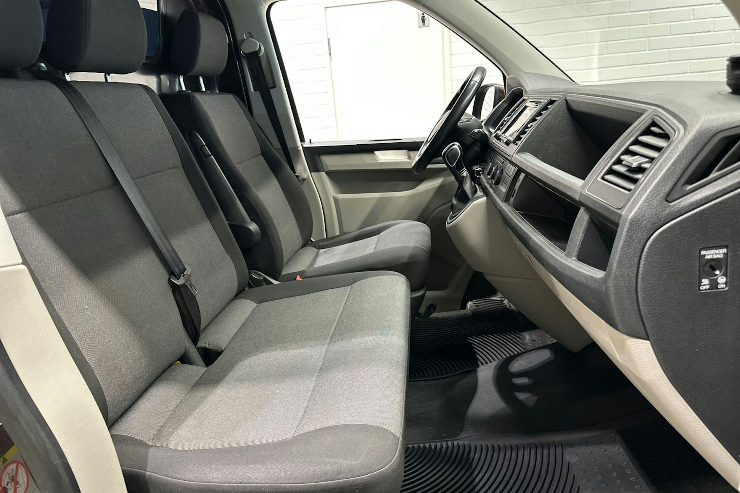 Ruskea (beige) Volkswagen TRANSPORTER 2018 kuva 23.