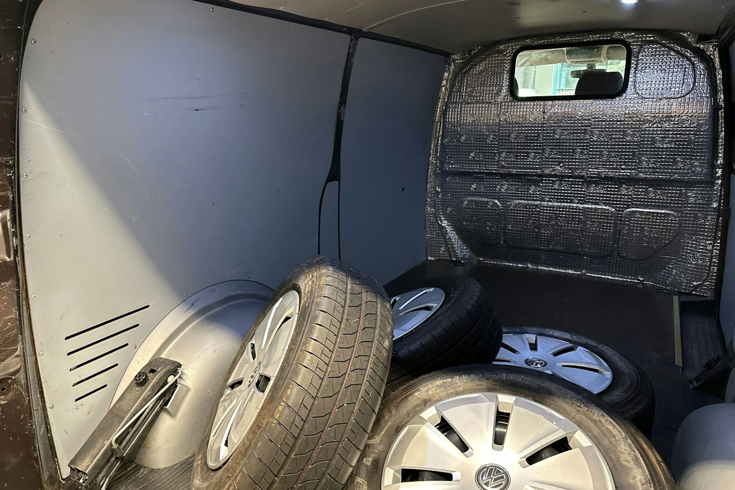 Ruskea (beige) Volkswagen TRANSPORTER 2018 kuva 27.