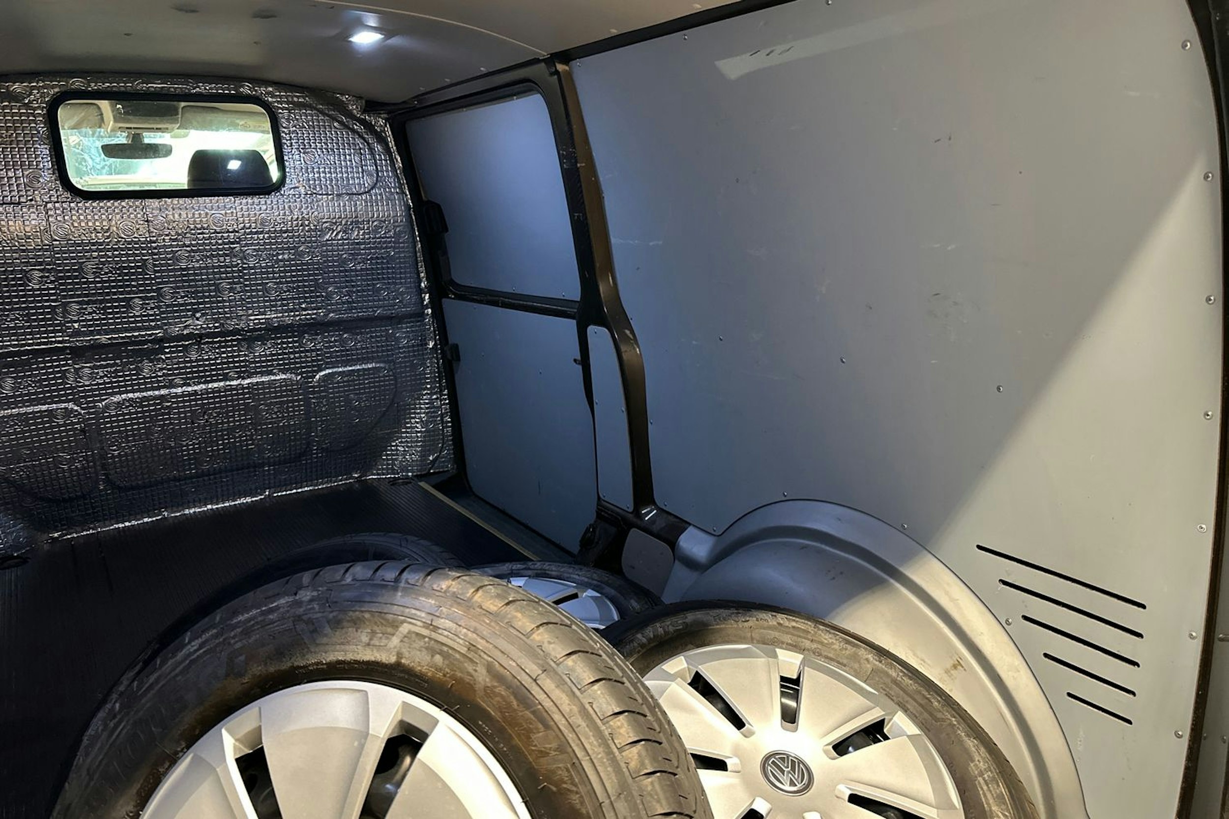 Ruskea (beige) Volkswagen TRANSPORTER 2018 kuva 28.