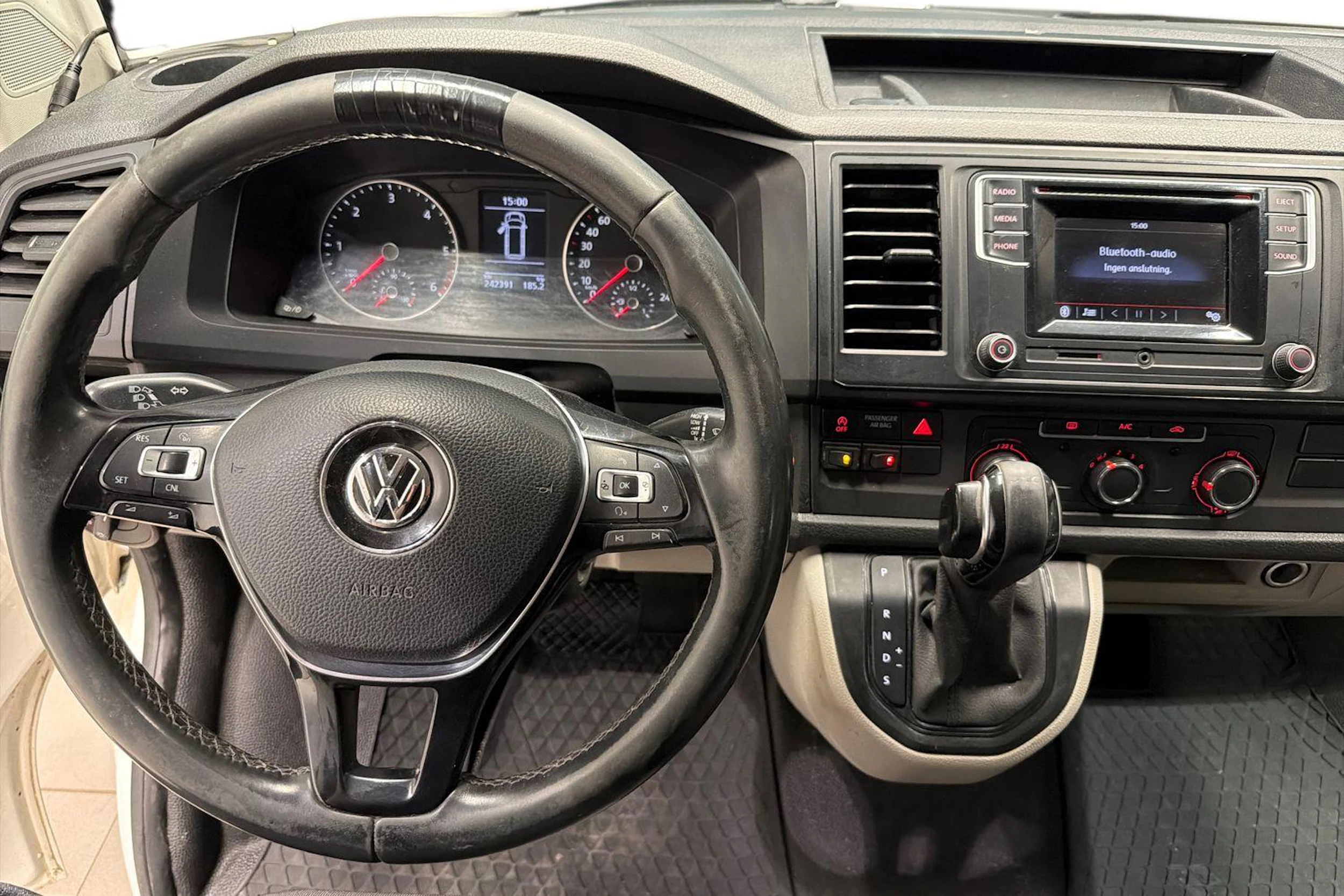 Valkoinen Volkswagen TRANSPORTER 2018 kuva 9.