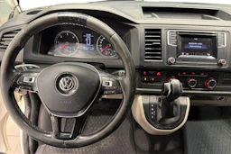 Valkoinen Volkswagen TRANSPORTER 2018 kuva 9.