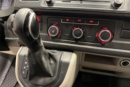 Valkoinen Volkswagen TRANSPORTER 2018 kuva 16.