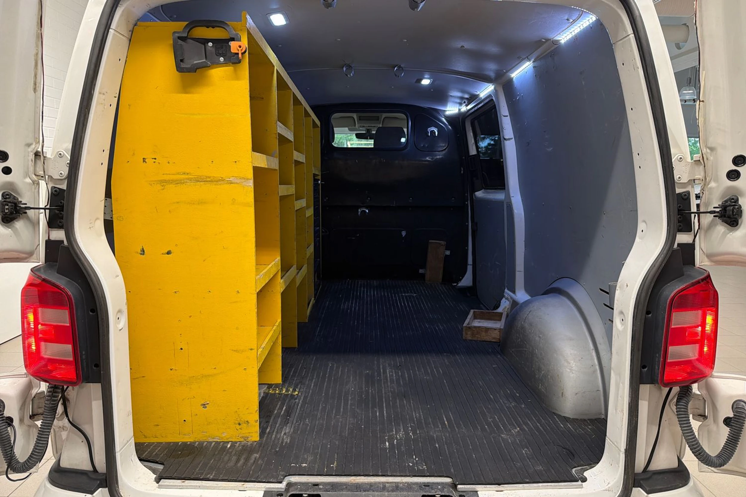 Valkoinen Volkswagen TRANSPORTER 2018 kuva 23.