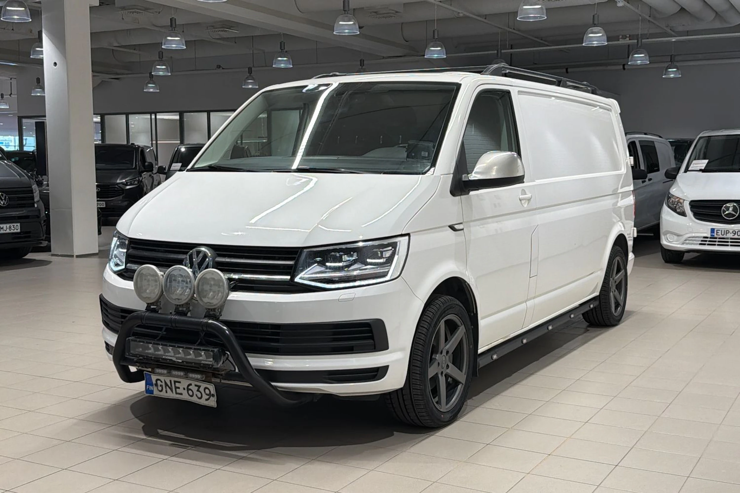 Valkoinen Volkswagen TRANSPORTER 2018 kuva 26.