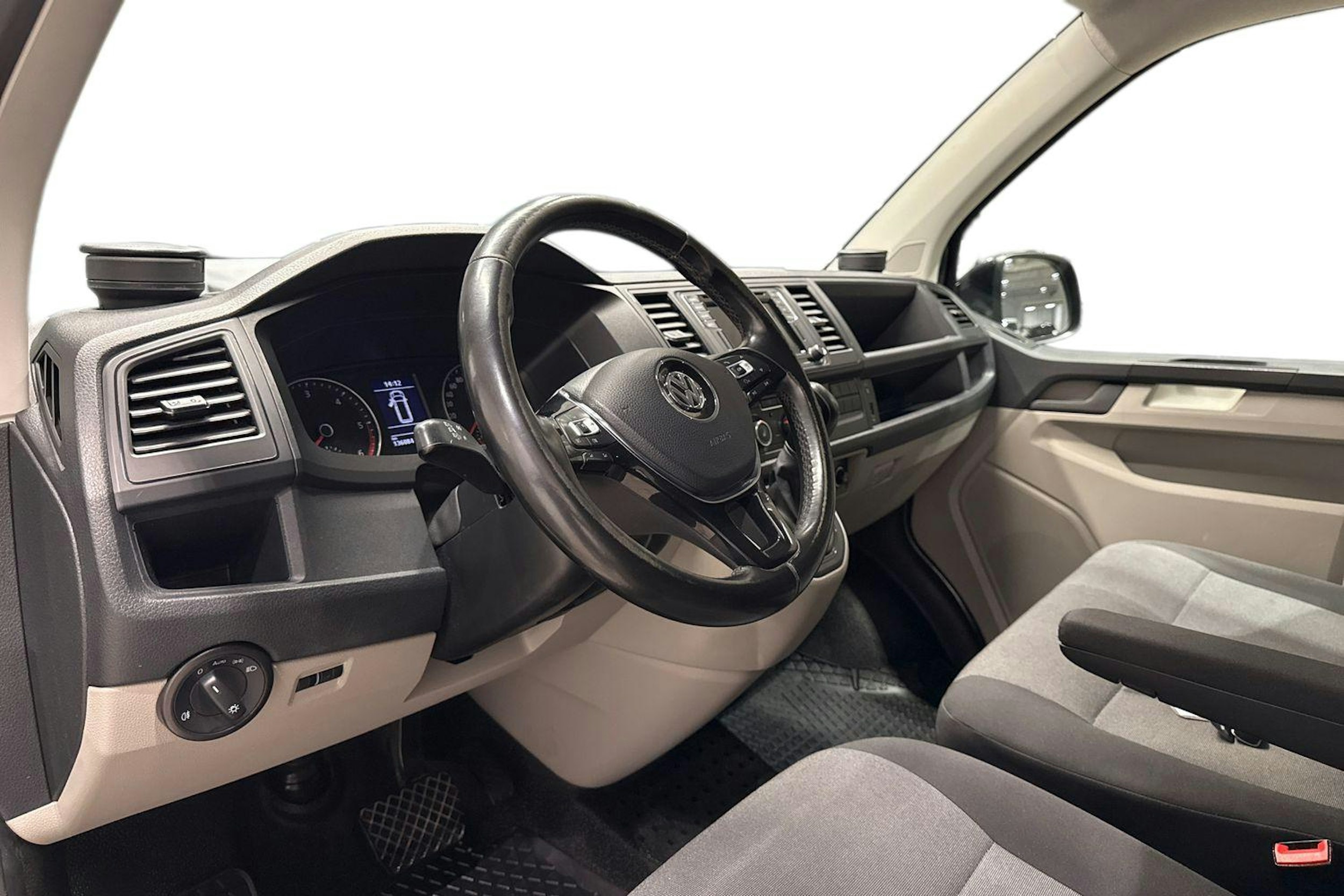 Musta Volkswagen TRANSPORTER 2018 kuva 6.