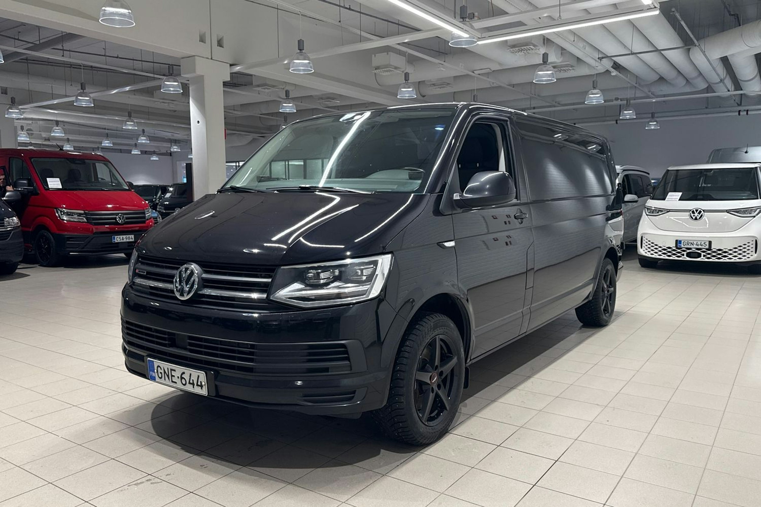 Musta Volkswagen TRANSPORTER 2018 kuva 10.