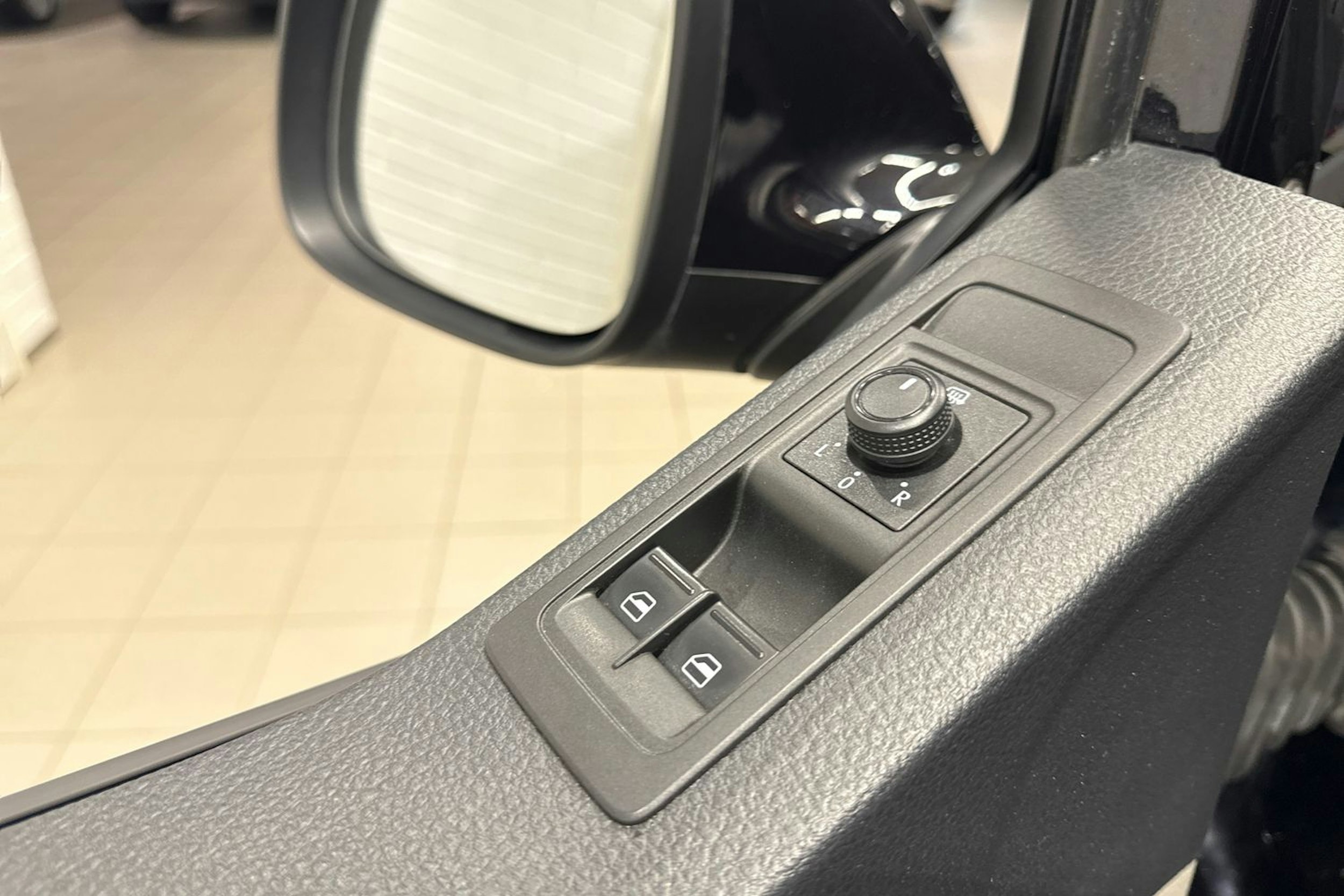 Musta Volkswagen TRANSPORTER 2018 kuva 19.