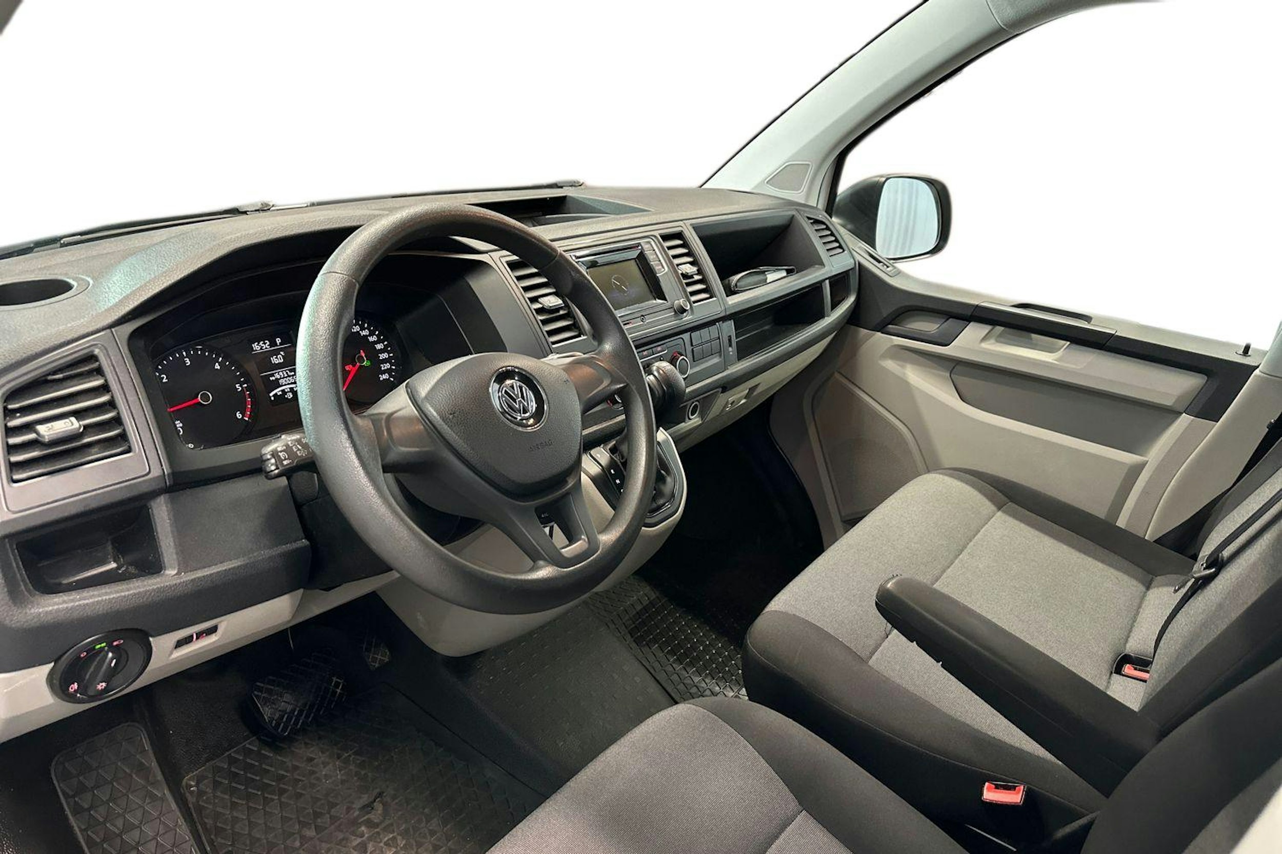 Valkoinen Volkswagen TRANSPORTER 2018 kuva 3.