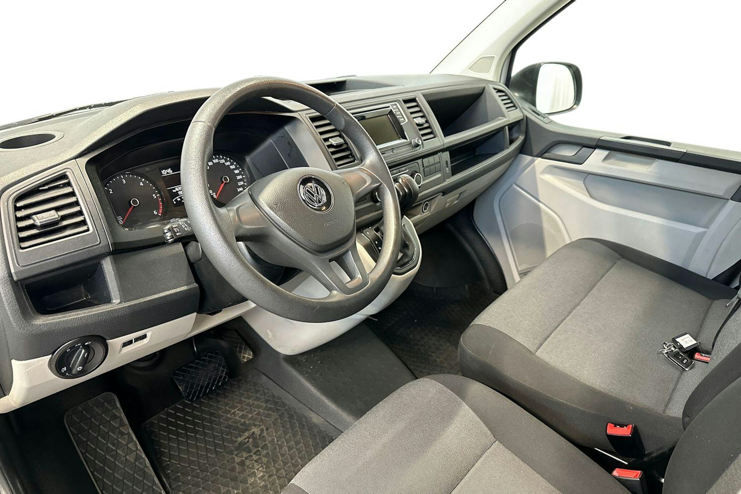 Valkoinen Volkswagen TRANSPORTER 2018 kuva 7.