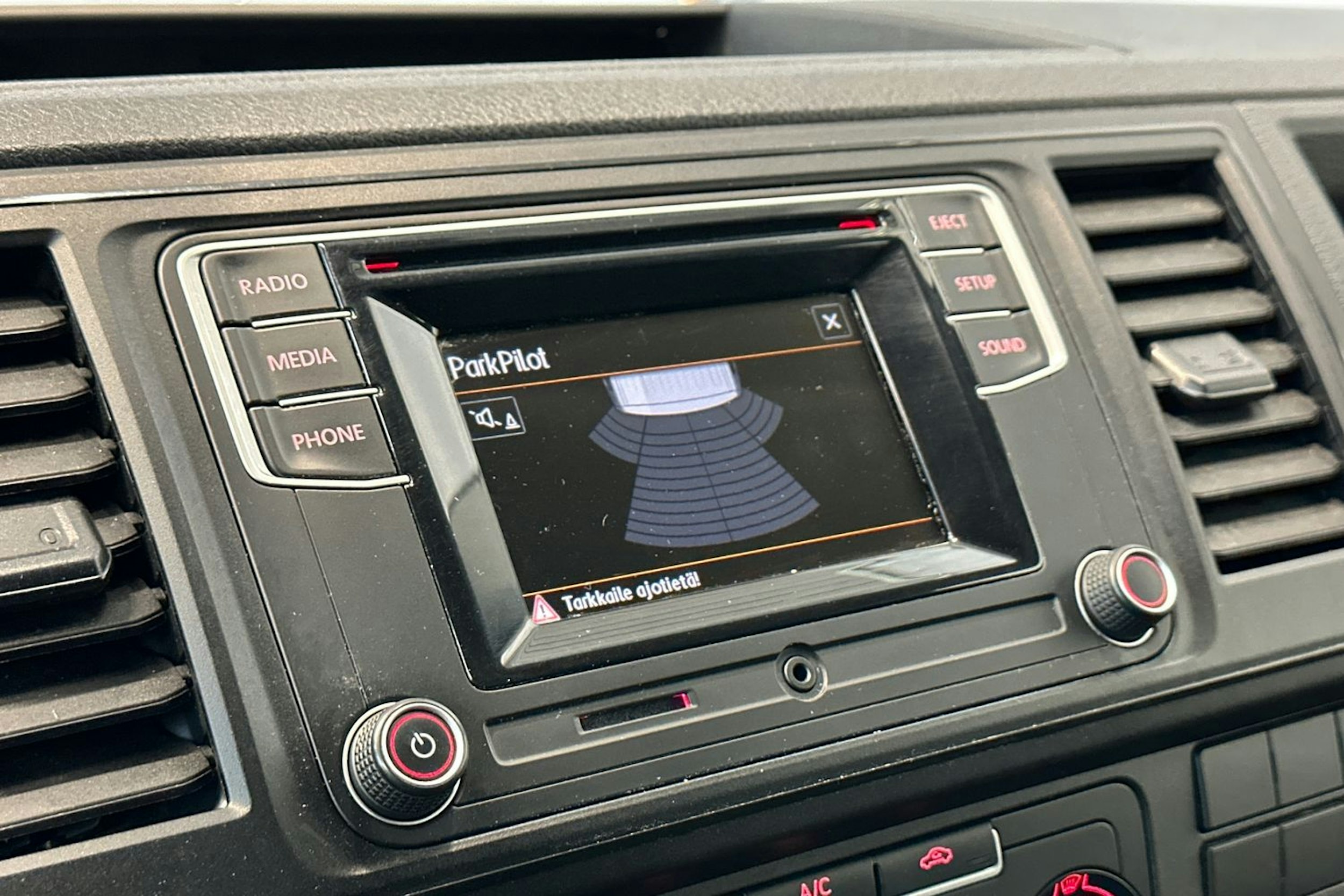 Valkoinen Volkswagen TRANSPORTER 2018 kuva 16.