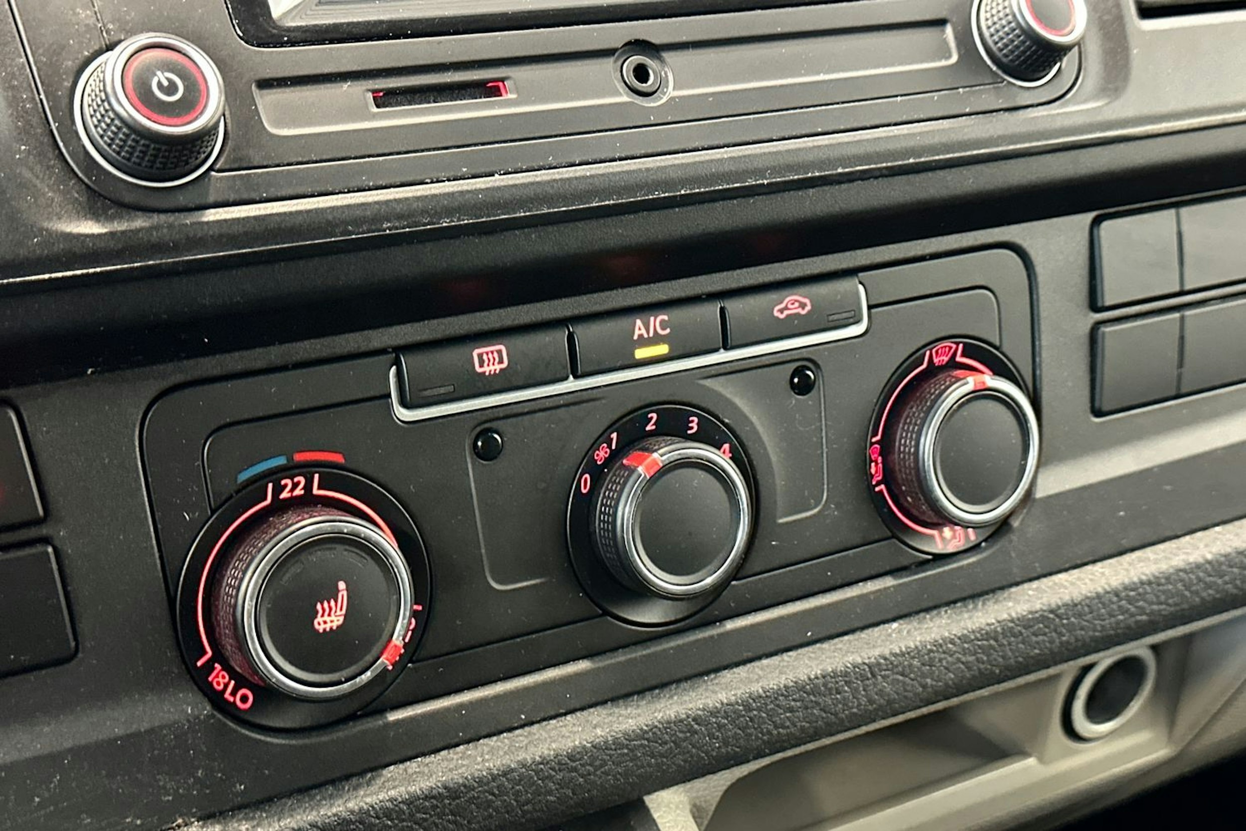 Valkoinen Volkswagen TRANSPORTER 2018 kuva 17.