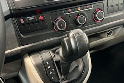 Valkoinen Volkswagen TRANSPORTER 2018 kuva 18.