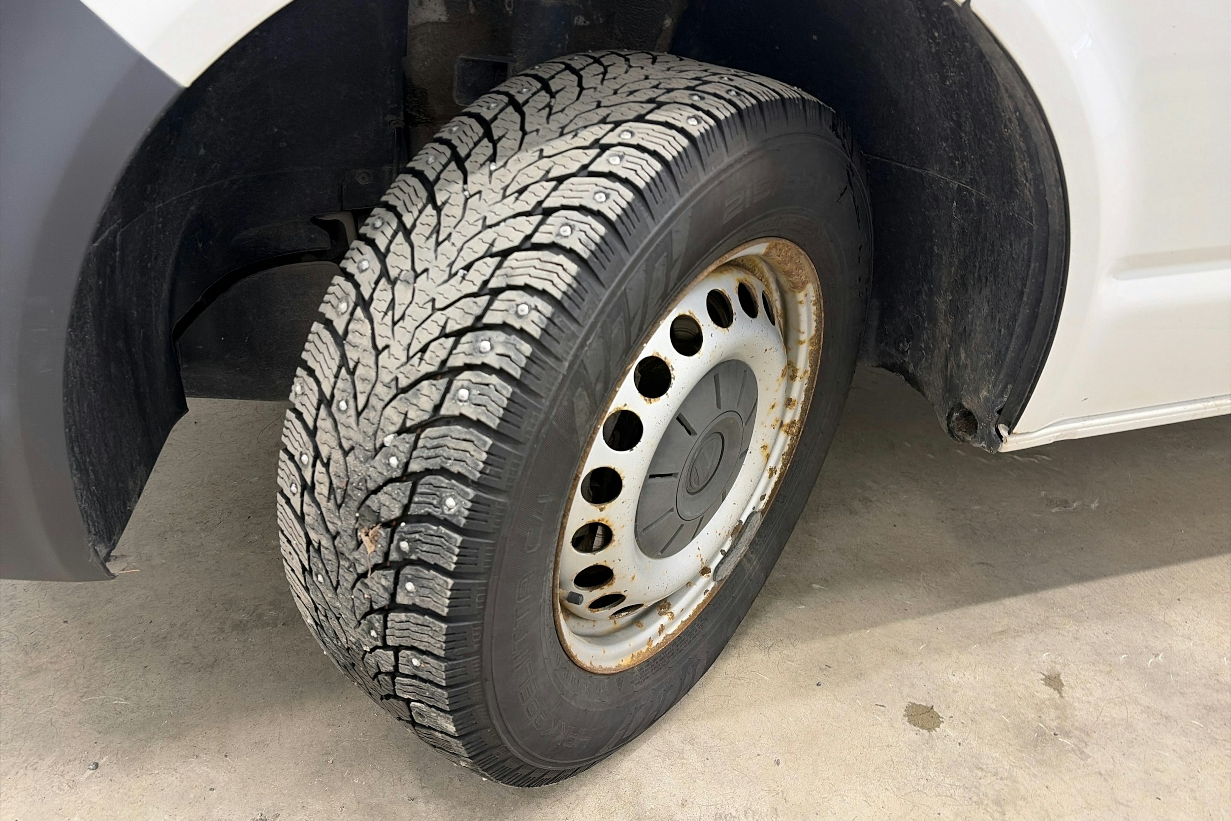 valkoinen Volkswagen Transporter 2018 kuva 22.