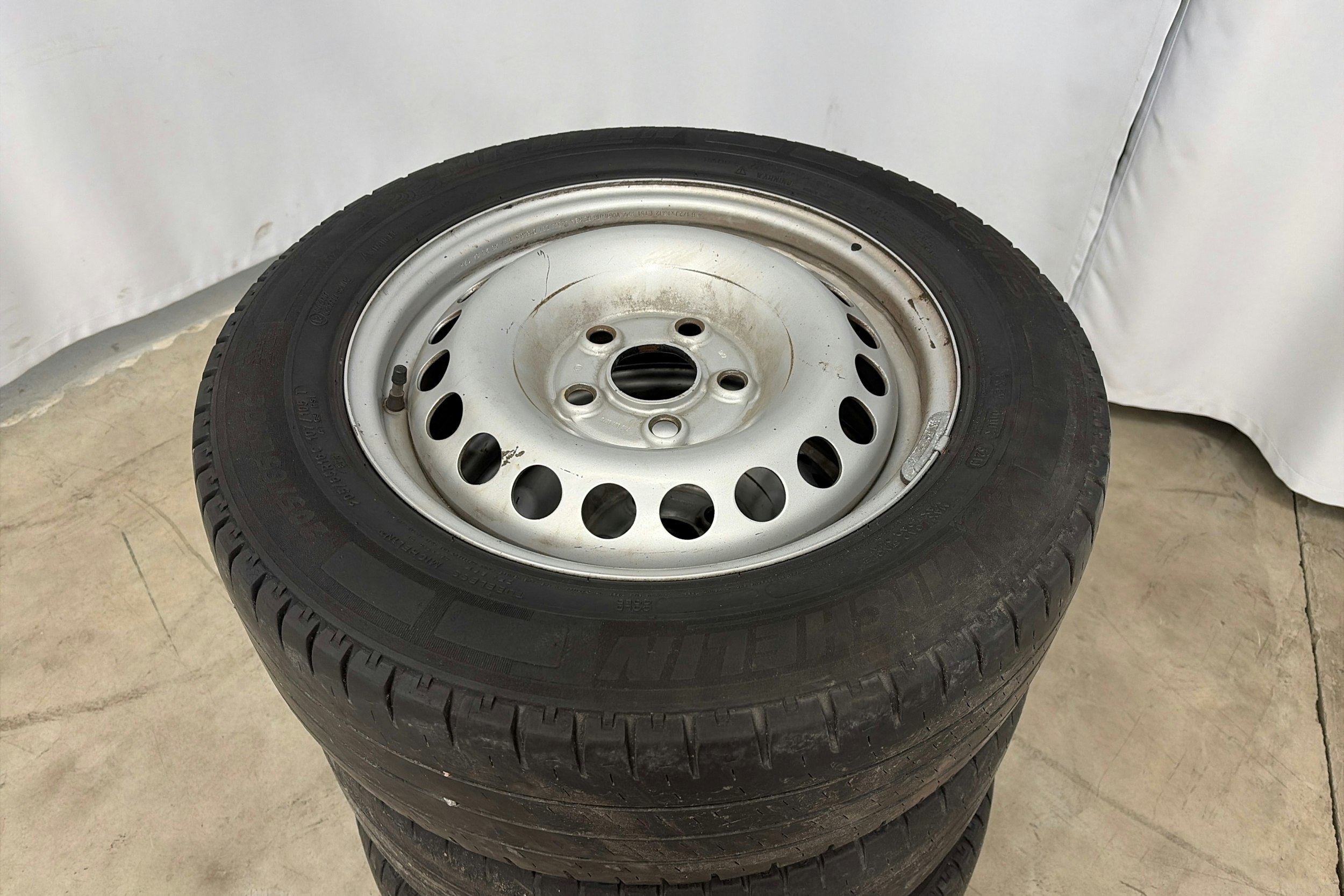 valkoinen Volkswagen Transporter 2018 kuva 23.