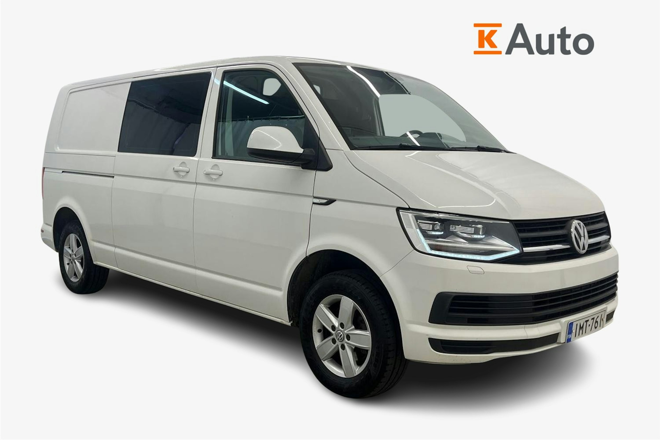 Valkoinen Volkswagen Transporter 2018 kuva 1.