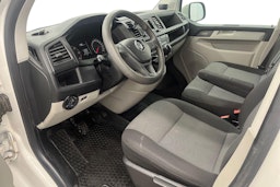 Valkoinen Volkswagen Transporter 2018 kuva 7.