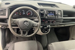 Valkoinen Volkswagen Transporter 2018 kuva 9.