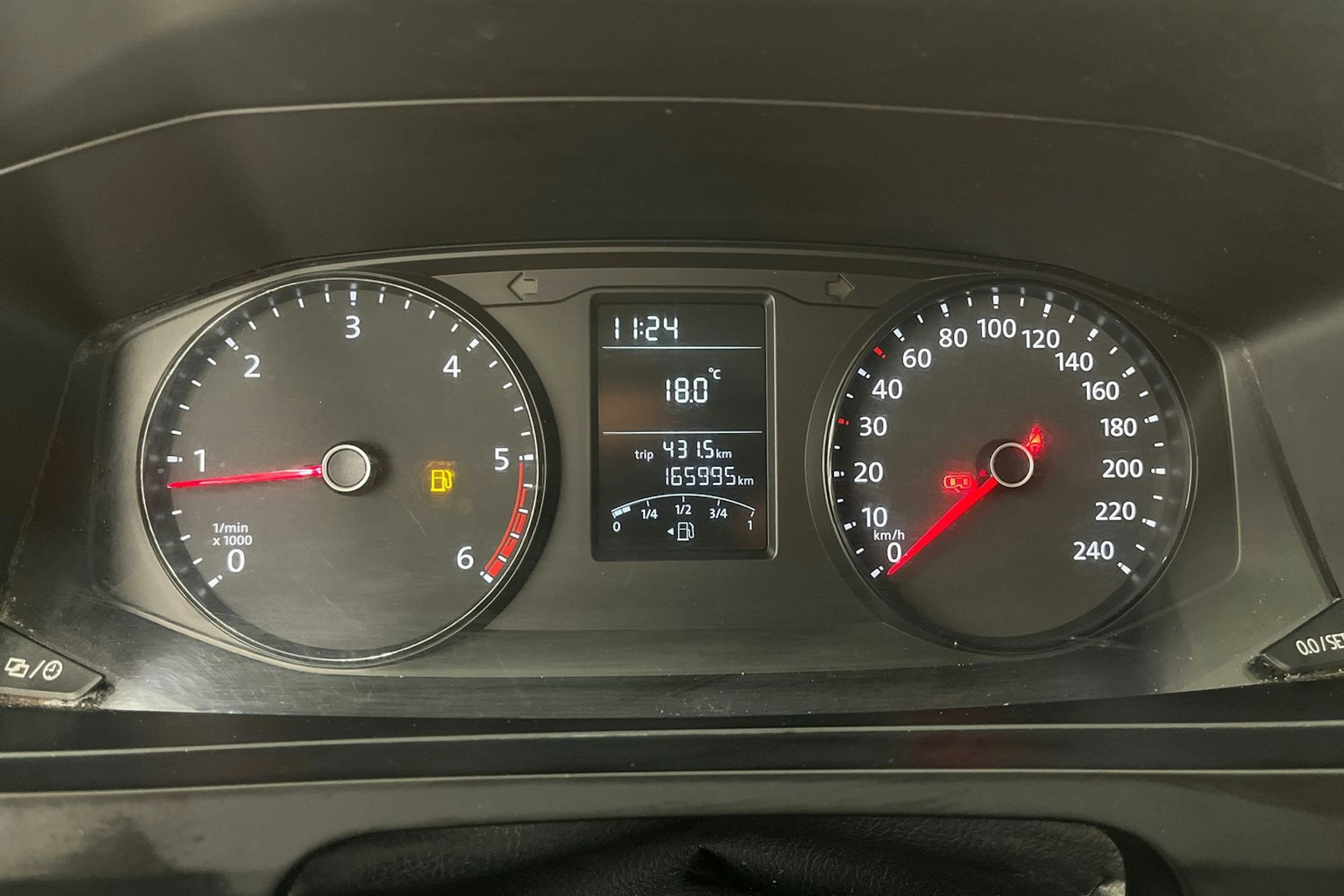 Valkoinen Volkswagen Transporter 2018 kuva 14.