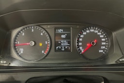 Valkoinen Volkswagen Transporter 2018 kuva 14.