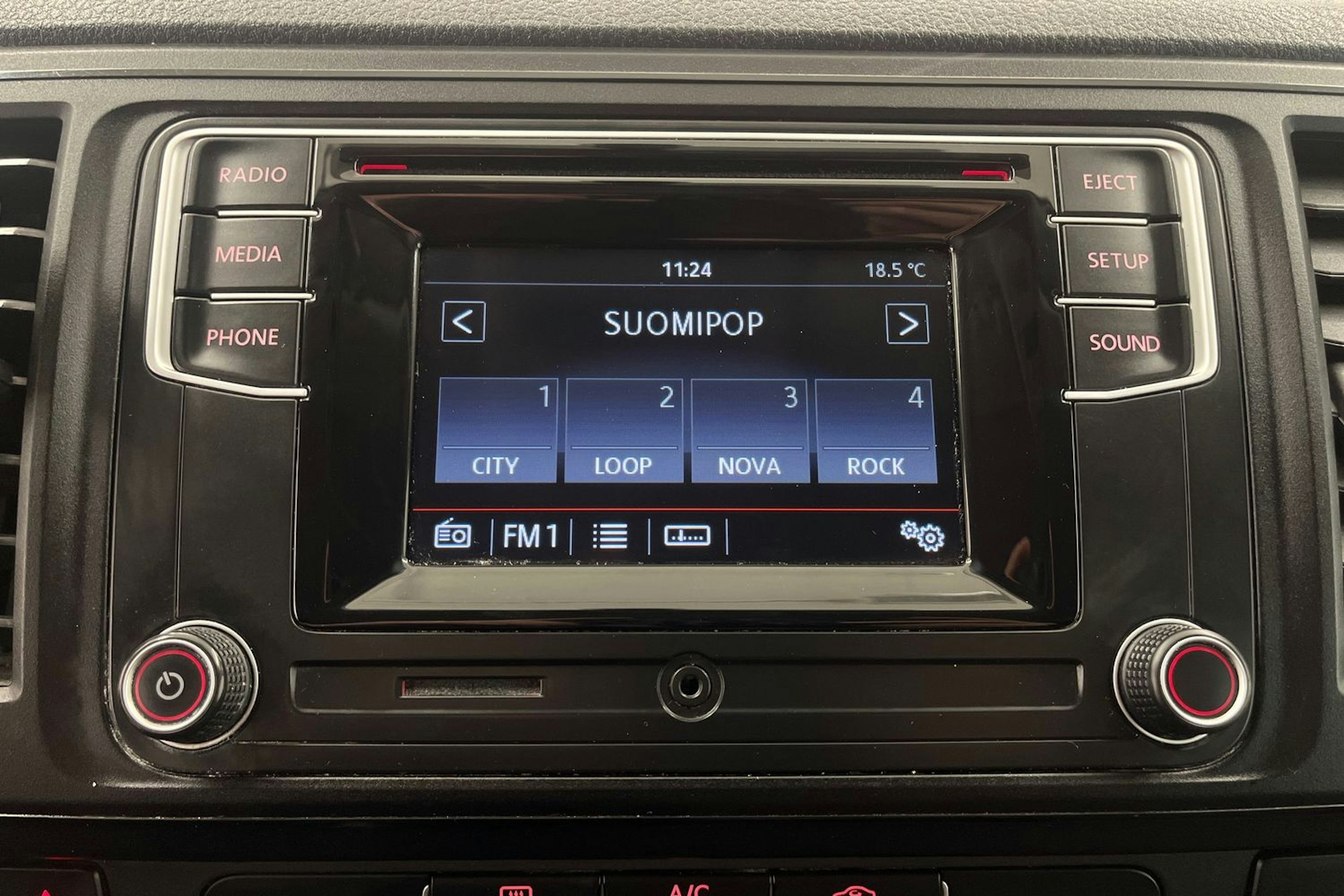 Valkoinen Volkswagen Transporter 2018 kuva 17.