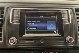 Valkoinen Volkswagen Transporter 2018 kuva 19.