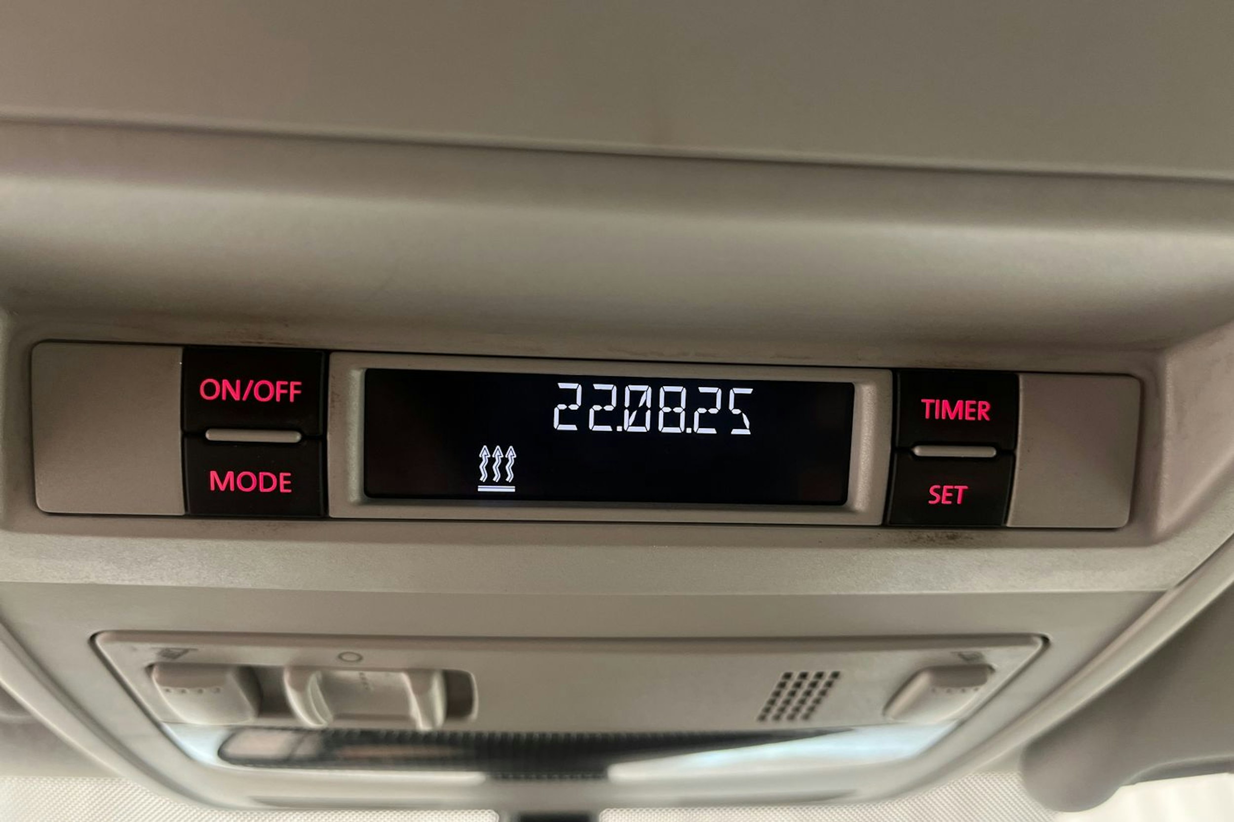 Valkoinen Volkswagen Transporter 2018 kuva 20.