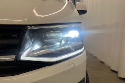 Valkoinen Volkswagen Transporter 2018 kuva 24.