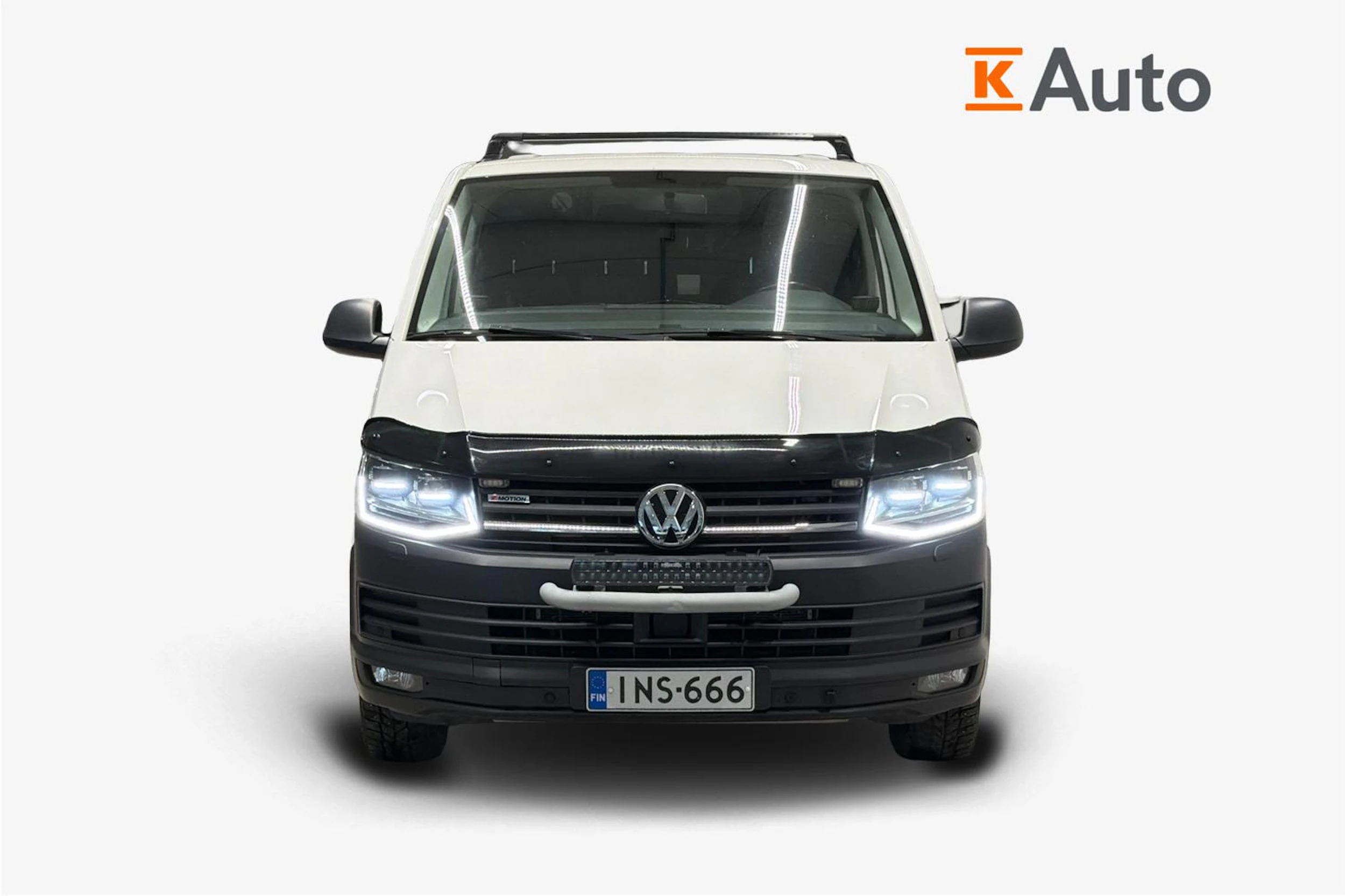 valkoinen Volkswagen Transporter 2018 kuva 5.